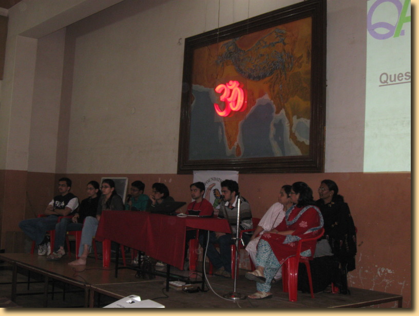 Scaled image Panel of students & parents fielding questions from audience 25 Dec 2010.JPG 